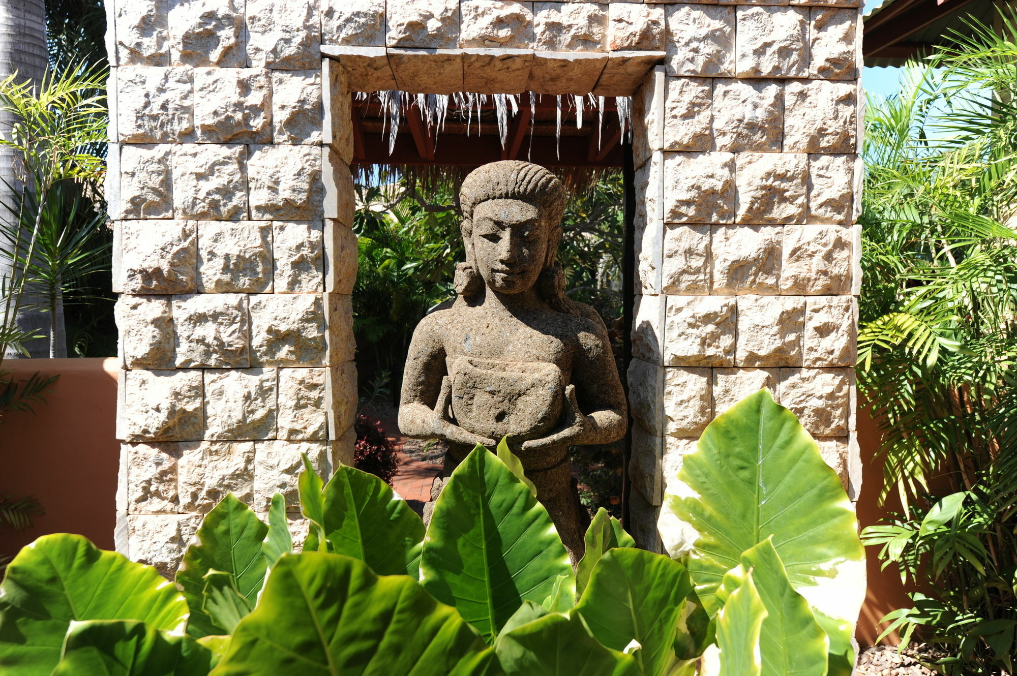 Bali Hai Resort & Spa Бруум Екстериор снимка